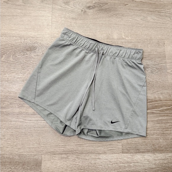 •NIKE• SHORTS - Picture 1 of 4